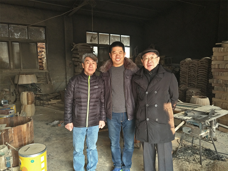 王建華（中央音樂學(xué)院民樂系博士生導(dǎo)師）、田鑫（原中國廣播民族樂團(tuán)打擊樂首席）來鼓韻參觀指導(dǎo).jpg