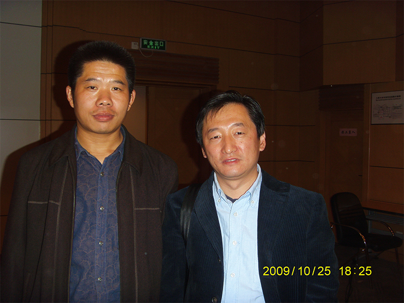 中國(guó)民族打擊樂(lè)學(xué)會(huì)年會(huì)于王以東（中國(guó)民族打擊樂(lè)學(xué)會(huì)會(huì)長(zhǎng)）合影留念.JPG