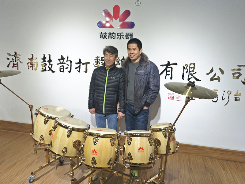 王建華教授（中央音樂學(xué)院民樂系博士生導(dǎo)師）來鼓韻參觀指導(dǎo)1.jpg