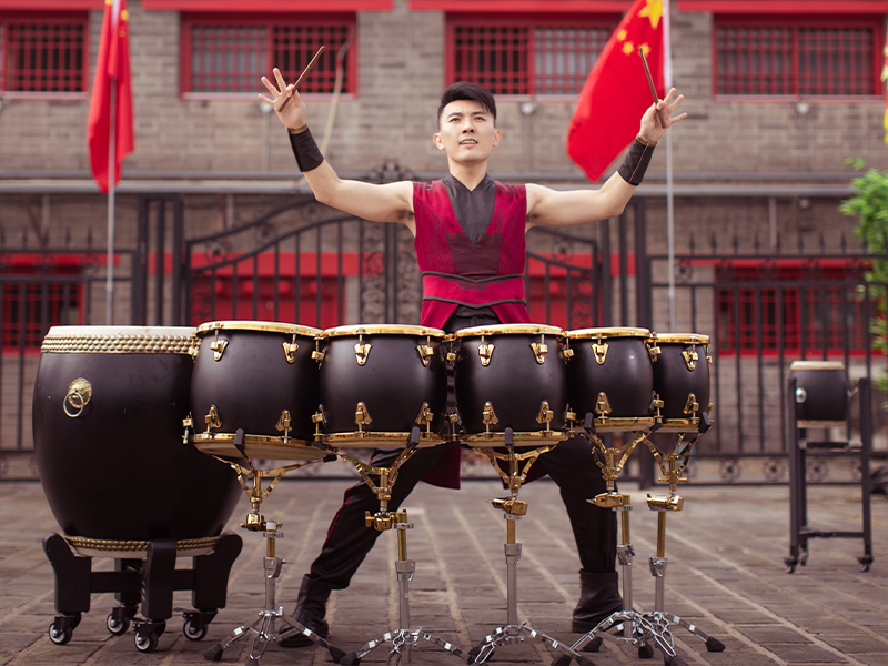 2鼓韻YF系列形象代言人、鼓韻簽約藝術(shù)家”尹飛“.jpg